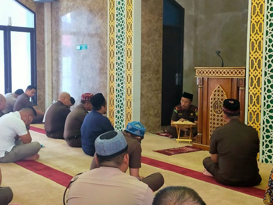 Kajati Riau Sampaikan Tausiyah Ba'da Zuhur Dengan Tema  Keutamaan zikir Menurut Al-Quran dan Hadist