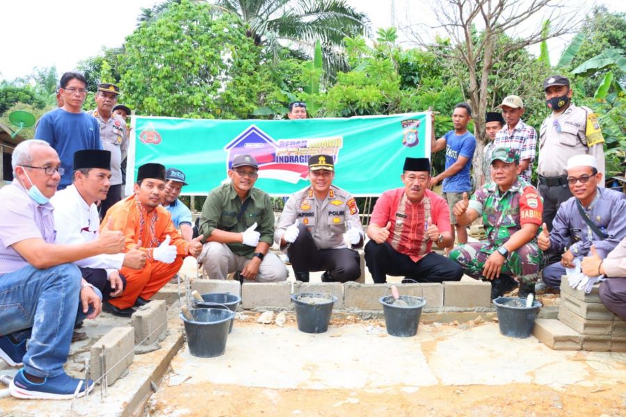 Polda Riau Taja Bedah Rumah, Cek Dompet Tukang Becak Hingga Warung Gratis Bagi Masyarakat