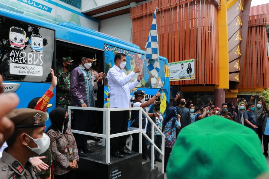 Wako Pekanbaru Luncurkan Lima Unit Bus Vaksinasi Covid-19 Keliling